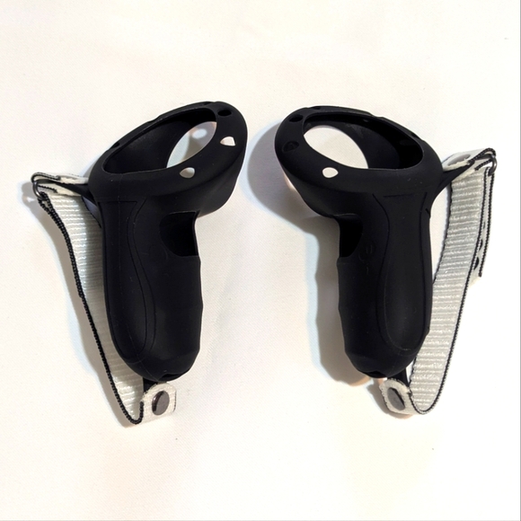 Black and White Silicone VR Controller Grips - Picture 1 of 6